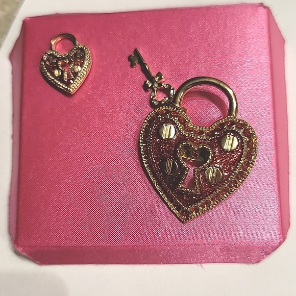 New Vintage! BETSEY JOHNSON Key To My Heart Collection Pin Brooch Set. - Picture 7 of 11